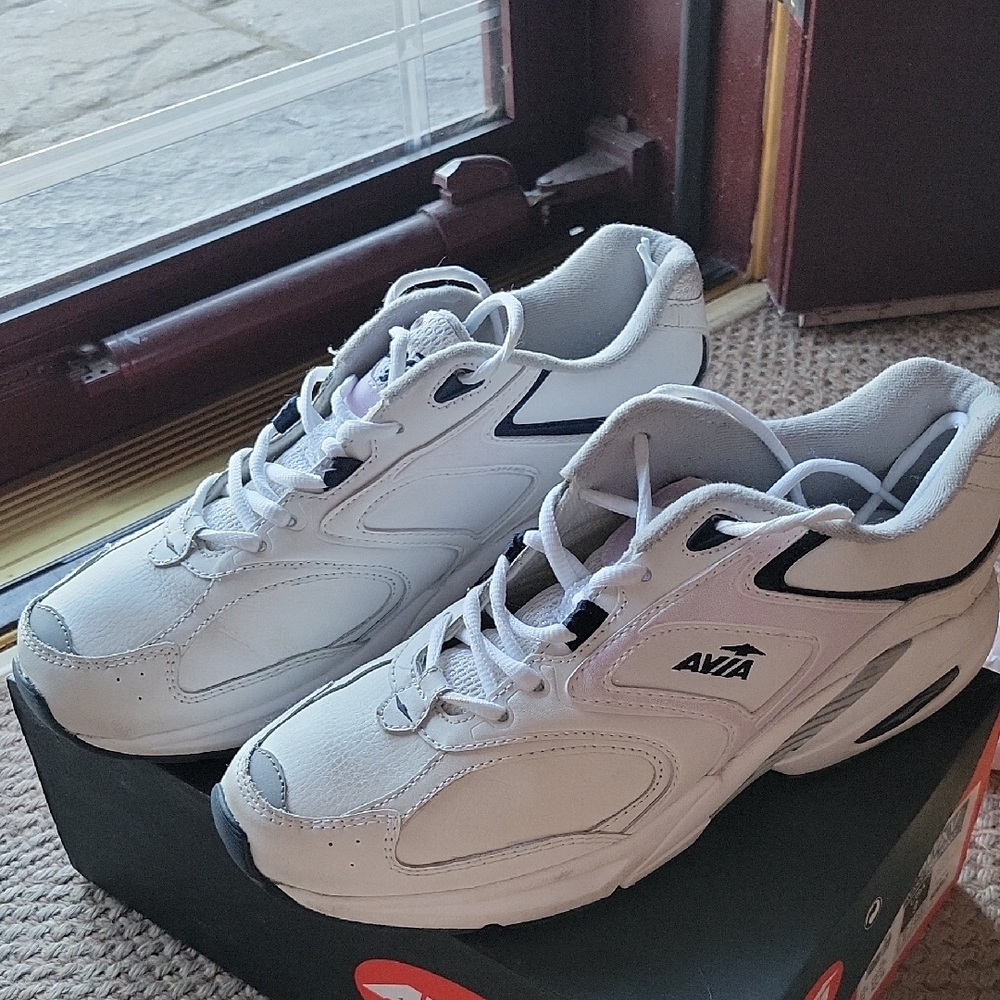 Avia Men's White and Black Athletic Shoes